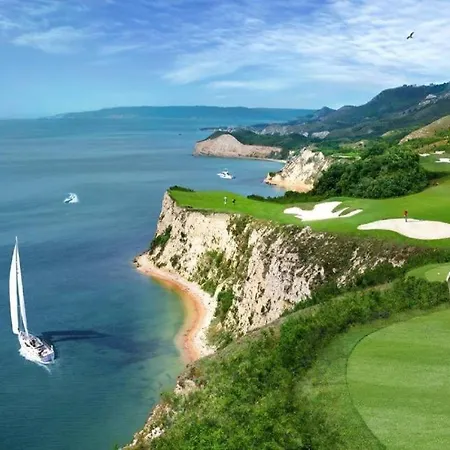 Beautiful With Terrace In Thracian Cliffs Bozhurets
