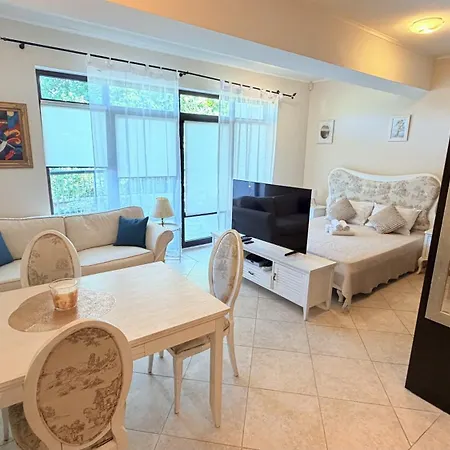 Beautiful With Terrace In Thracian Cliffs Apartmán