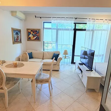 Beautiful With Terrace In Thracian Cliffs Apartmán Bozhurets