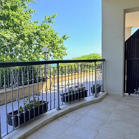 Beautiful With Terrace In Thracian Cliffs Apartmán