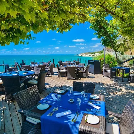 Beautiful With Terrace In Thracian Cliffs * Bozhurets